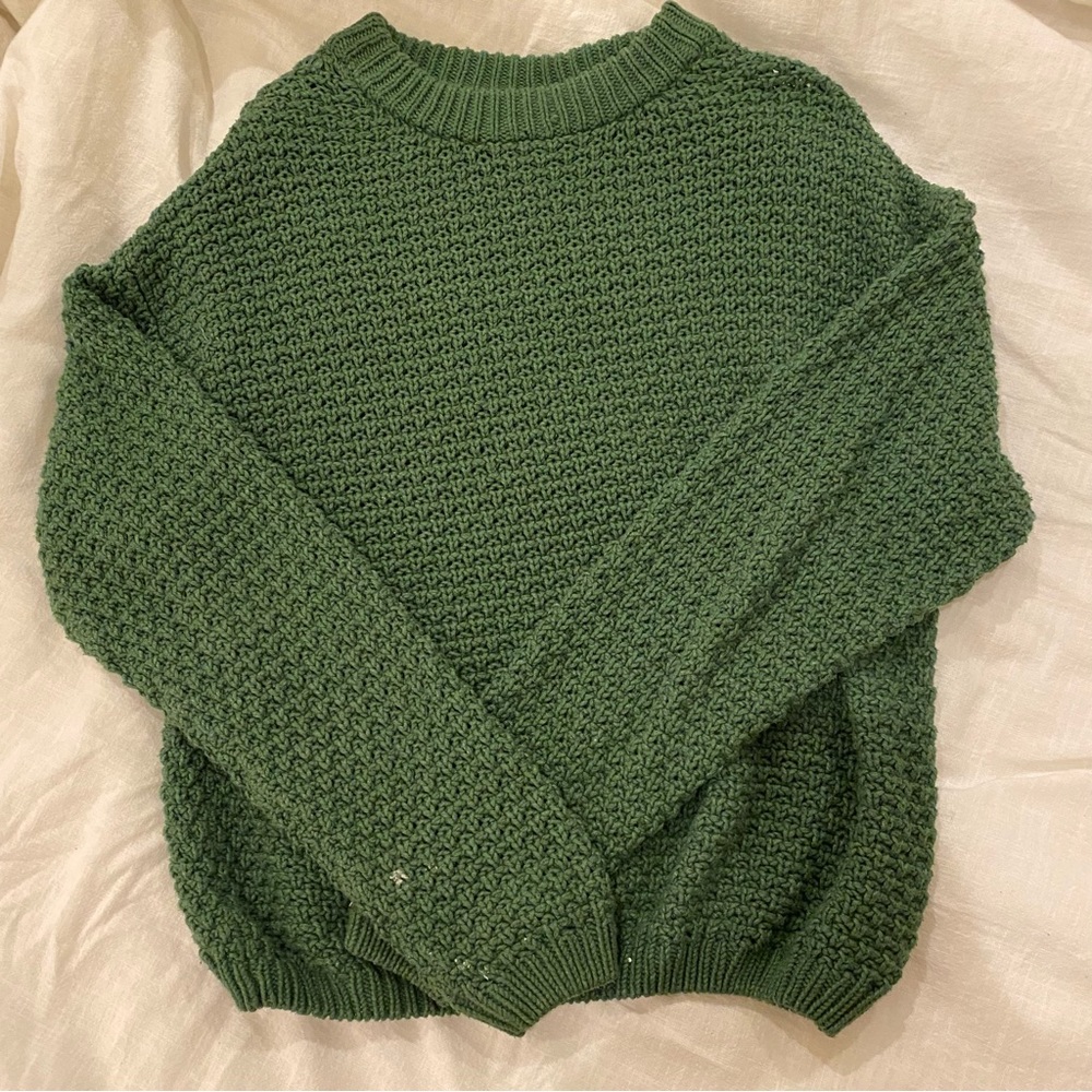Green universal threads knitted sweater